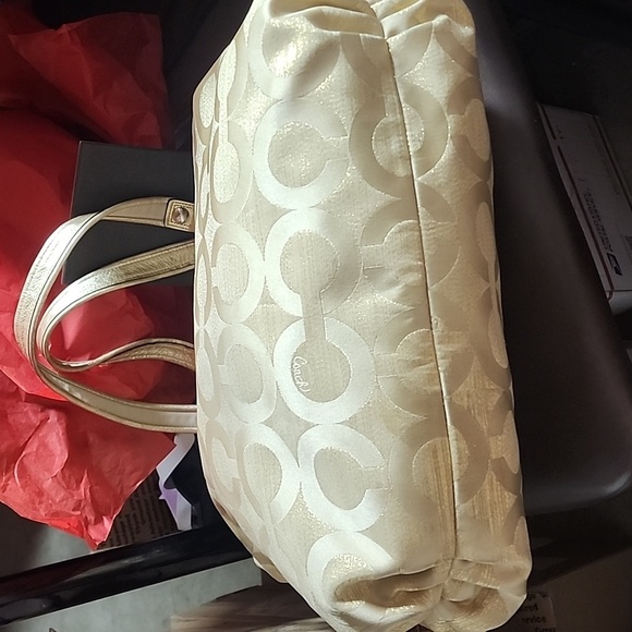 Coach Golden Poppy shoulder bag W/ 3 Original Tags ♡ EUC♡ - Picture 15 of 16